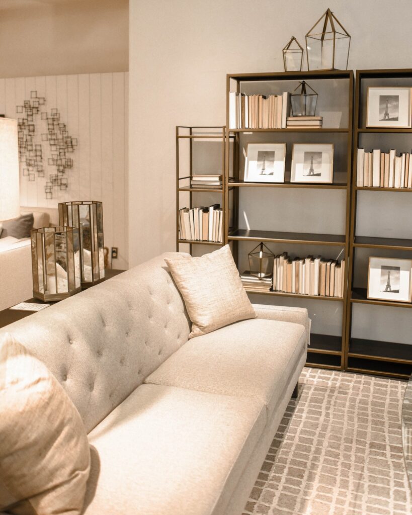 Stylish Ways to Arrange Your Bookshelves